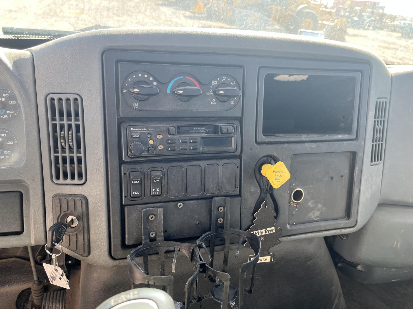 ./imagenes/INVOICE/2019/17406/CAMION PLATAFORMA INTERNATIONAL 7400 (16).JPG